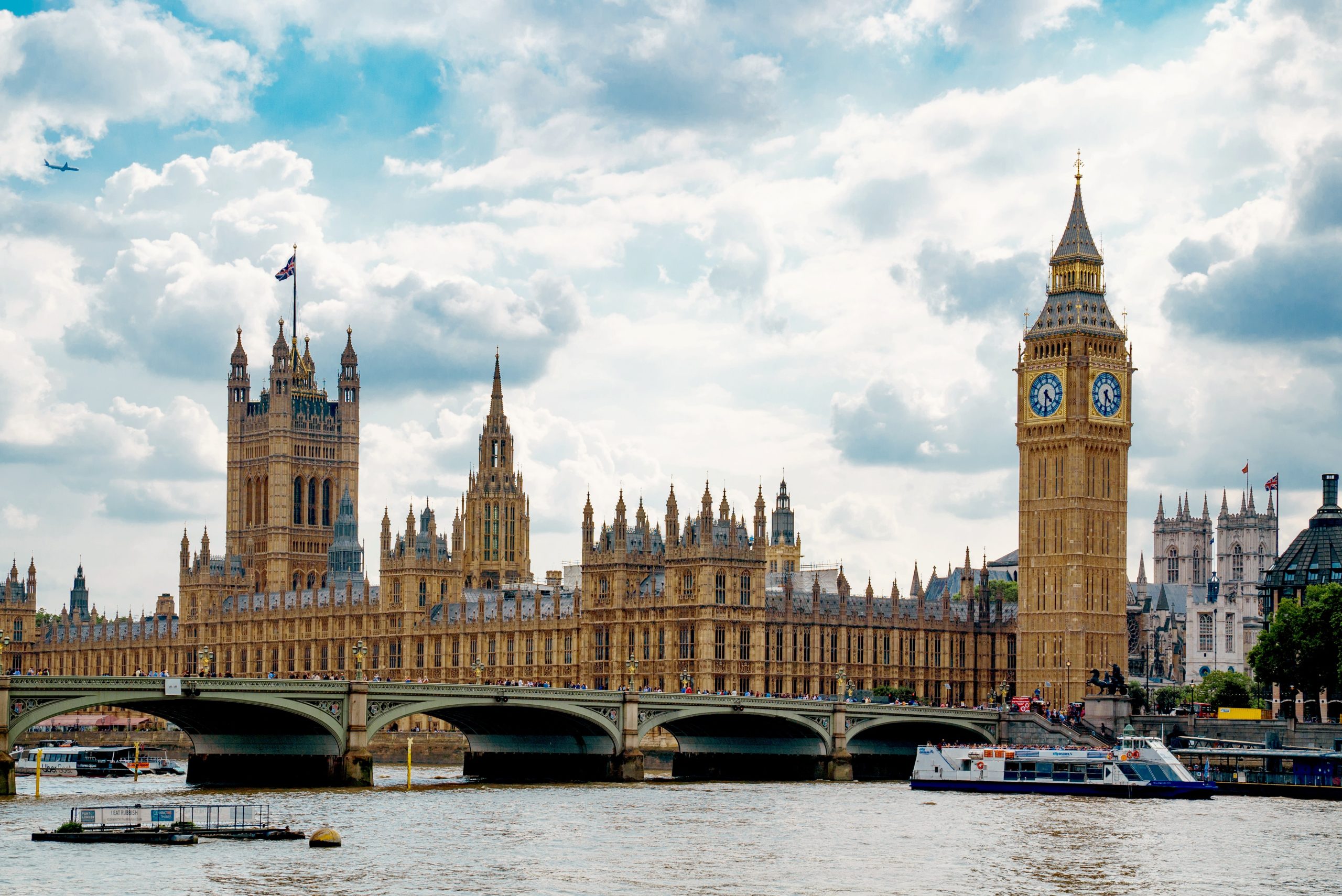 best-of-british-presents-houses-of-parliament-boat-ride-along-the